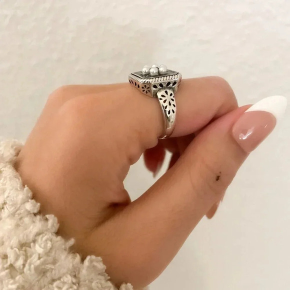 925 Sterling Silver Chunky Ring Statement Ring Pearl Ring Pearl Flower Ring - Picture 9 of 10